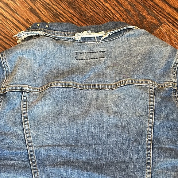 John Eshaya, Jean Jacket, Size Medium/Large (161) - Picture 10 of 10